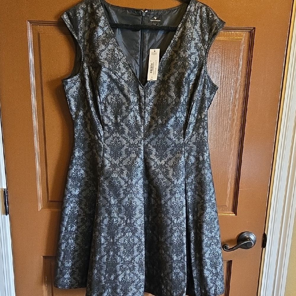 Worthington-Blk and gray metallic print V neck cap sleeved dress Sz 16 NWT.